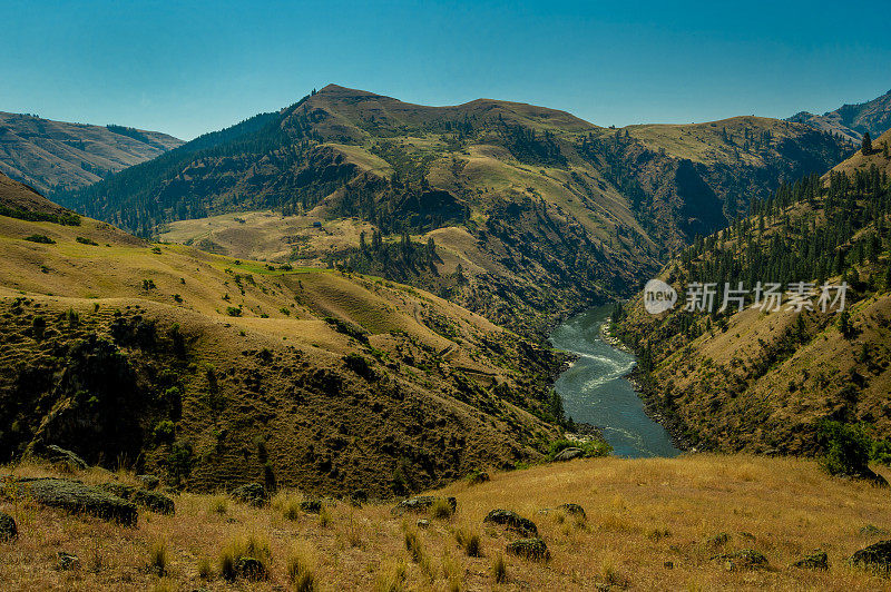 爱达荷州的鲑鱼河峡谷