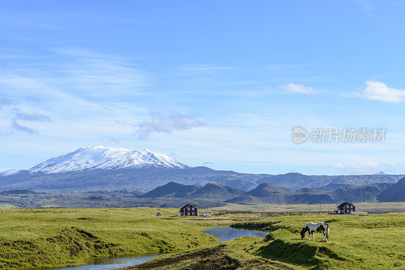 从Markarfljót山谷在冰岛的雪山的全景Hekla火山