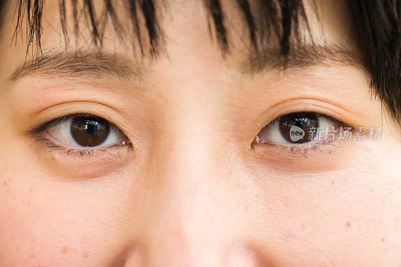 特写照片的亚洲女人的眼睛