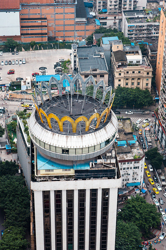 中国重庆市区灰色混凝土住宅建筑