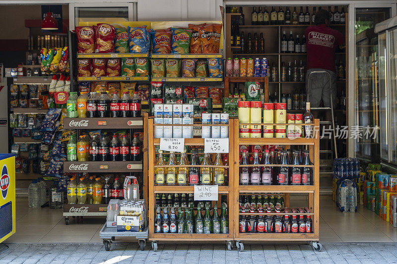 希腊科斯岛街上的杂货店