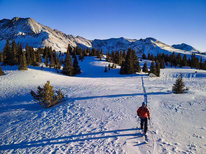 健身训练，野外滑雪旅游