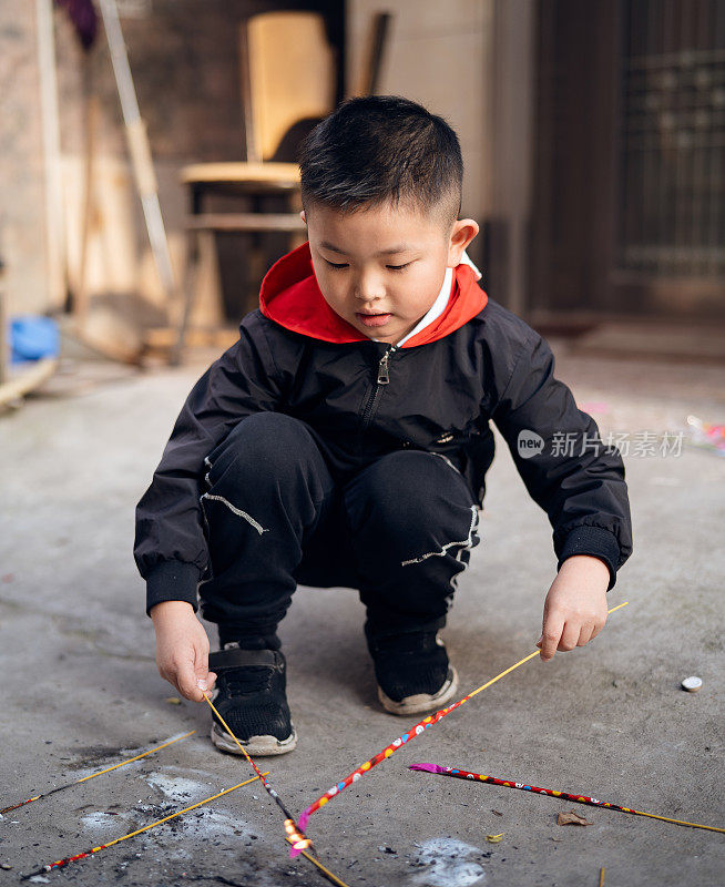 孩子烧烟花