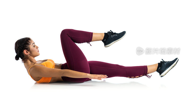 运动女性锻炼腹肌和腿部