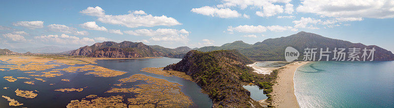 无人机全景Iztuzu海滩和Dalyan三角洲在Mugla，土耳其