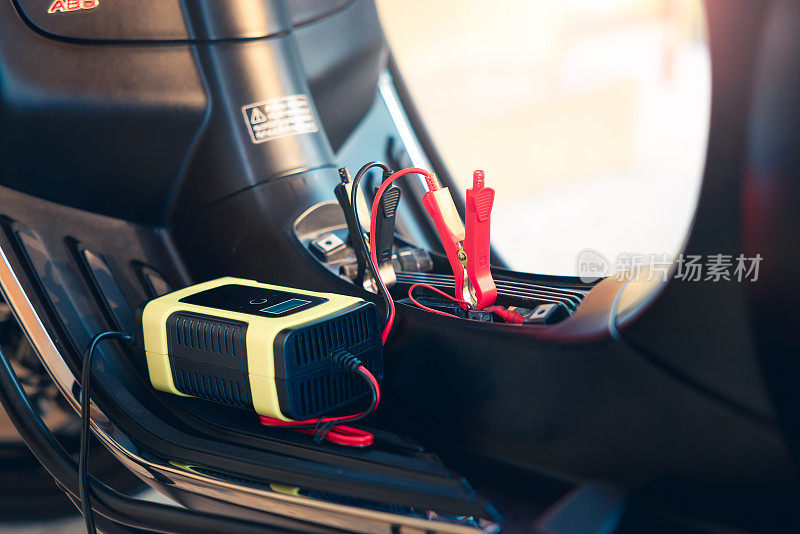 启动摩托车或摩托车的电池充电和维修。