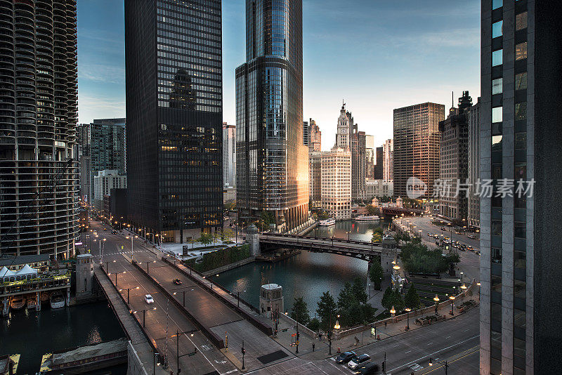 芝加哥市中心的黎明