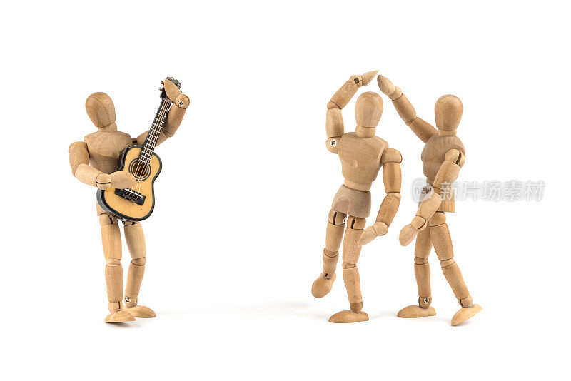 木制人体模型夫妇随着吉他音乐跳舞-爱的约会