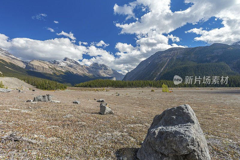 班夫国家公园公路之旅穿过加拿大的落基山脉