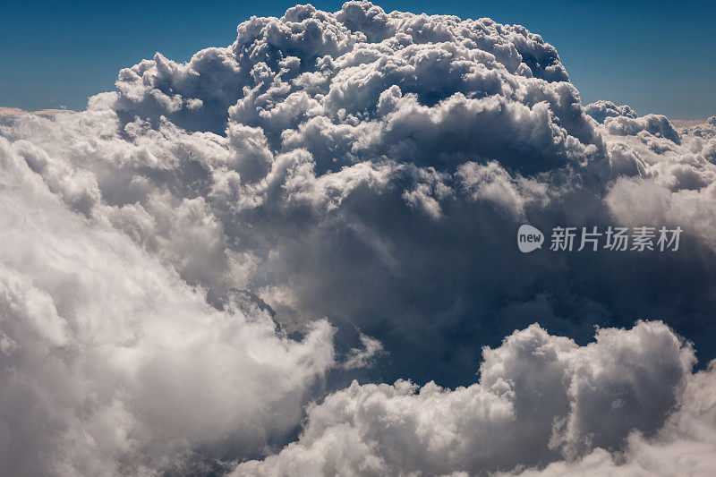 意大利卡斯特鲁奇奥，暴风雨过后乌云密布