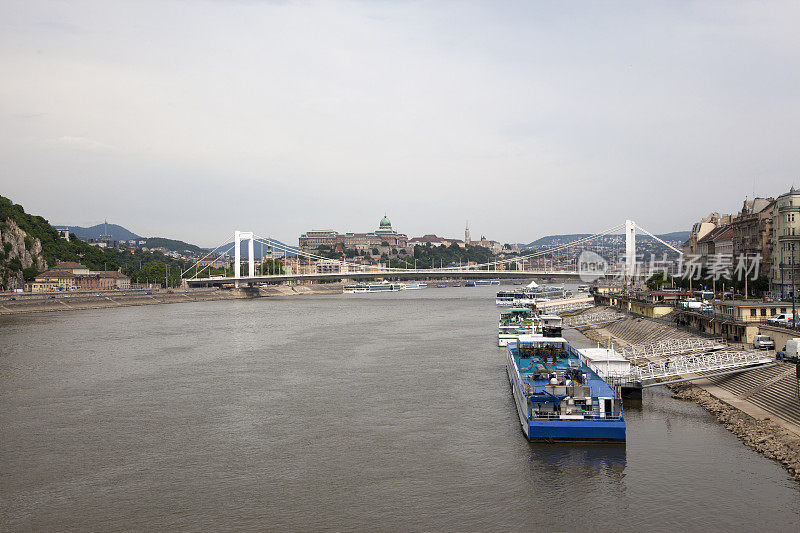 匈牙利布达佩斯多瑙河上的伊丽莎白桥