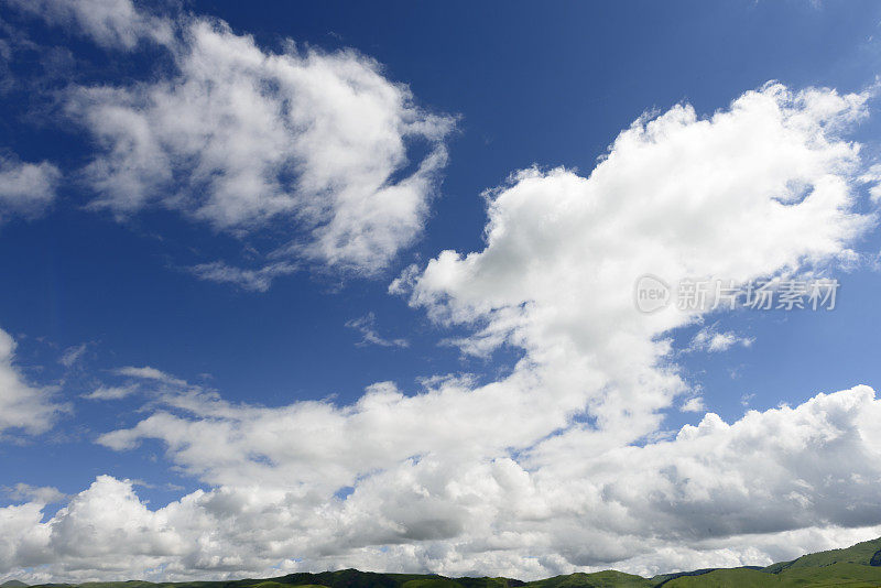 晴朗的西藏云图