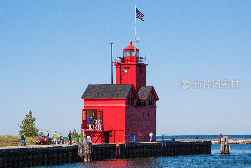 位于密歇根州荷兰的历史上著名的大红色灯塔