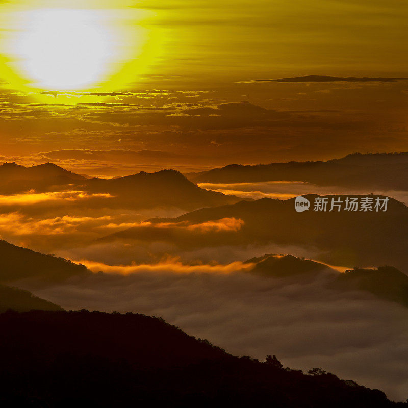 山上的日出