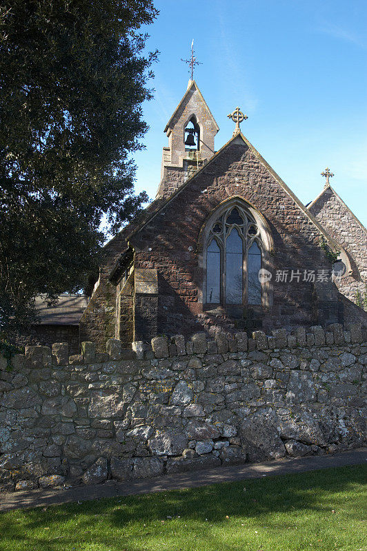 古老的教堂外墙和石墙