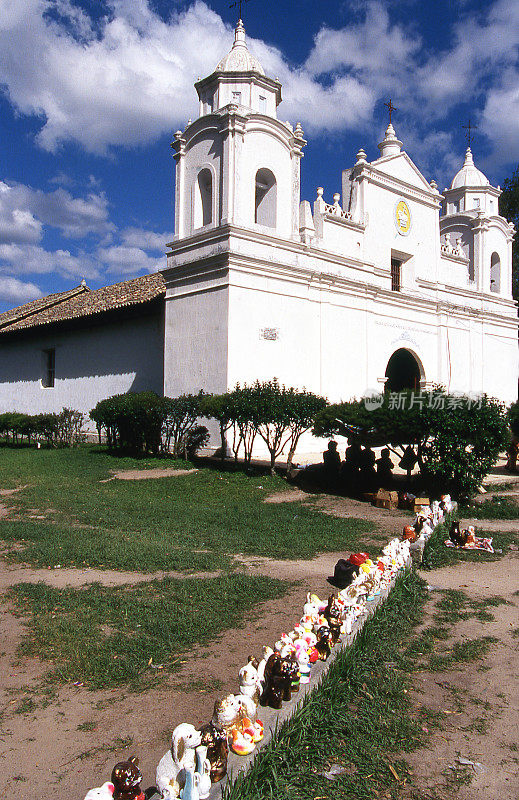 中美洲洪都拉斯特古西加尔巴附近奥霍约纳印第安人社区的乡村教堂和手工艺