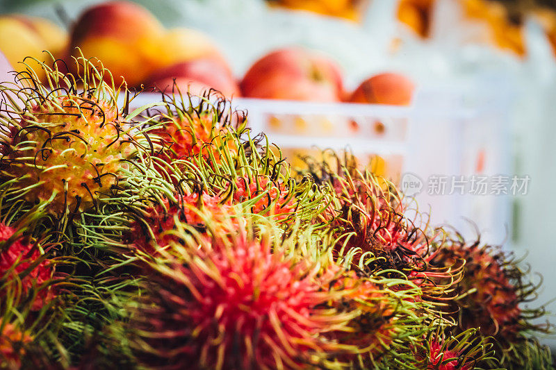 红毛丹在泰国的食品市场上出售