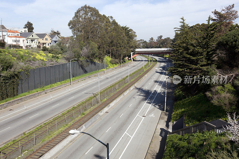 空四车道城市高速公路