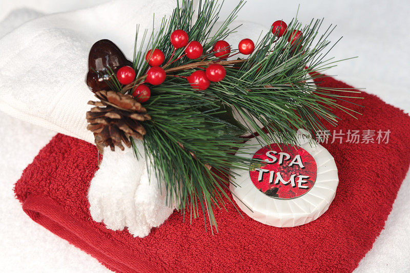 假日:圣诞Spa，红色和白色的毛巾，肥皂