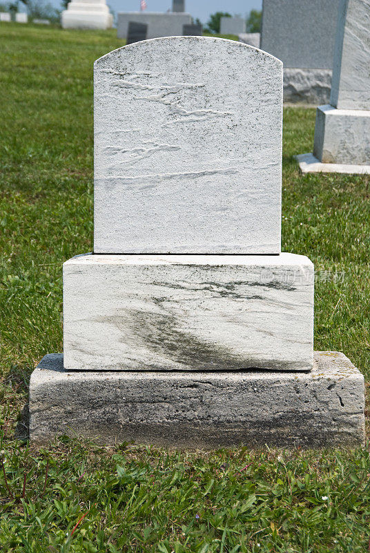 空白墓地墓碑在老大理石，近距离