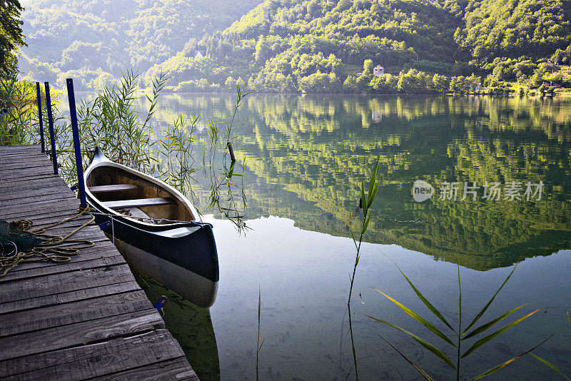 平静的湖