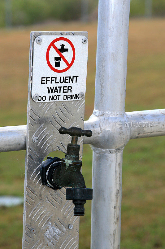 不安全水警告不要饮用标志
