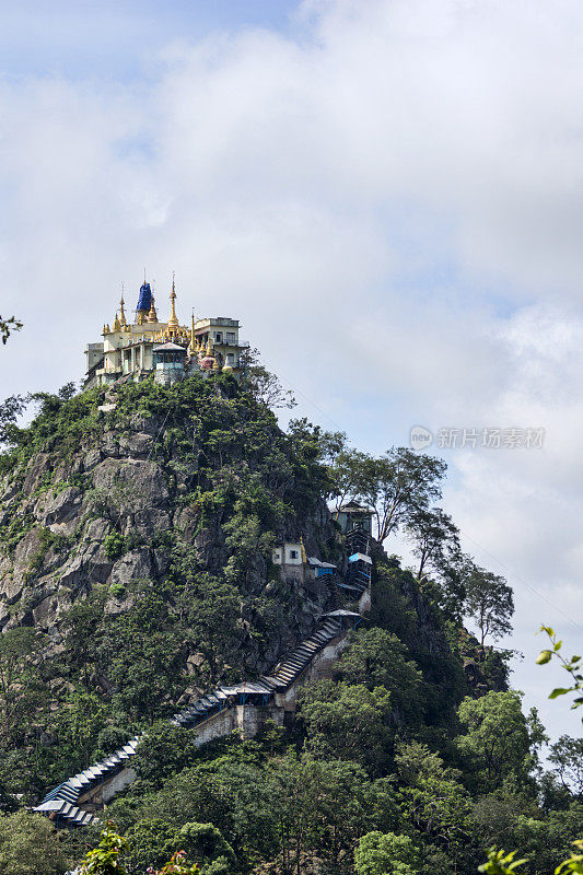 缅甸蒲甘波帕山上的佛教寺庙