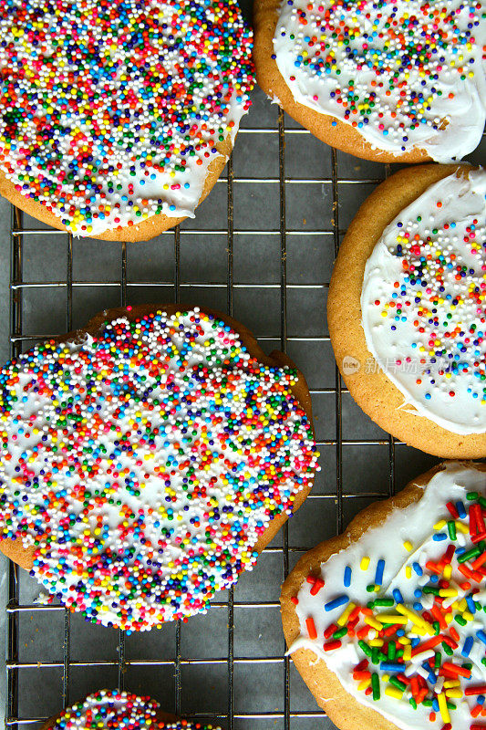 糖霜饼干与彩色点缀