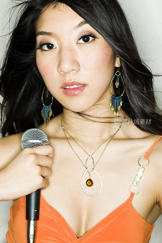 美丽的亚洲歌手