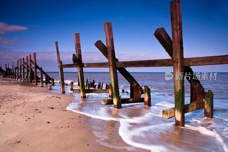 防波堤在Happisburgh