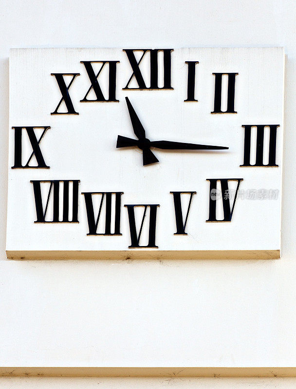 装饰户外时钟面与罗马数字