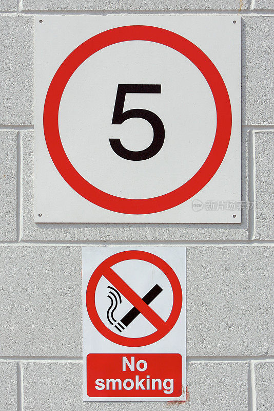 超速和禁止吸烟标志