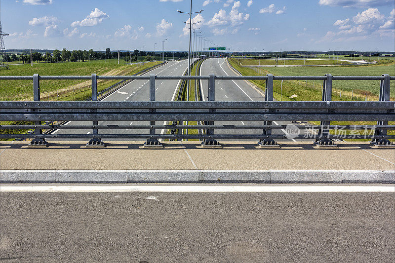 波兰卢布斯基S3高速公路上的新桥