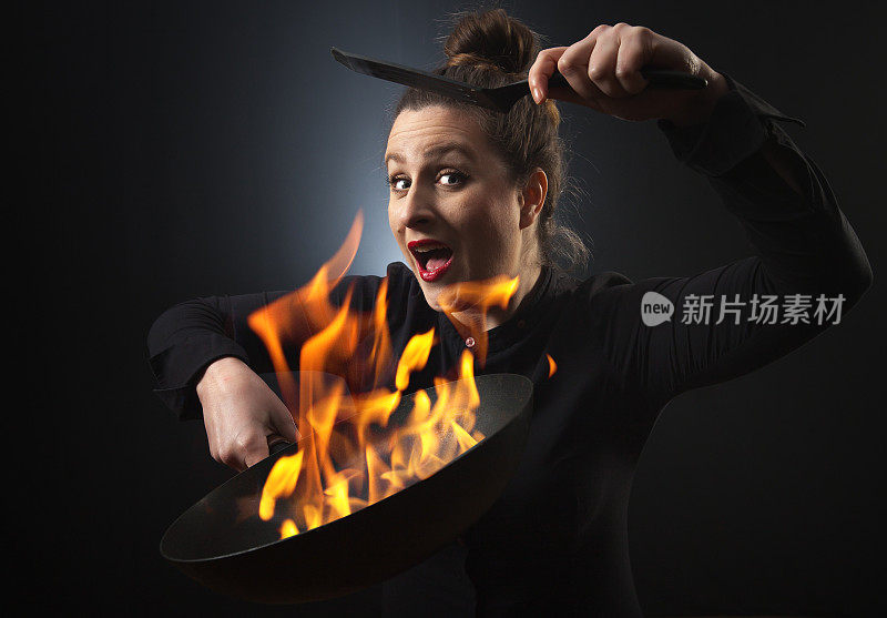 火厨师女人-炒锅做饭