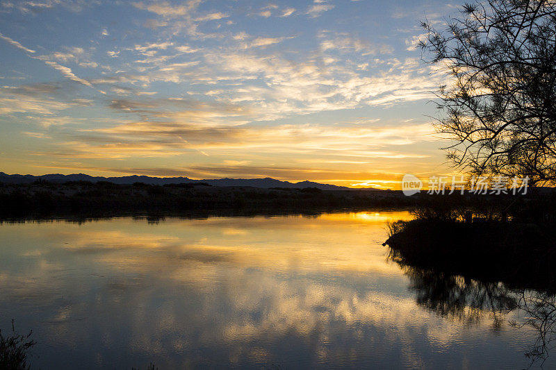科罗拉多河的日出