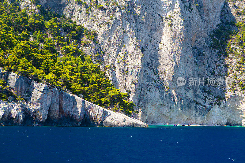 陡峭的海岸线