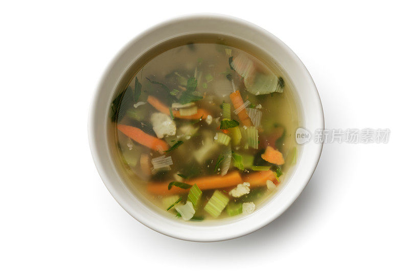 汤:蔬菜汤孤立在白色背景