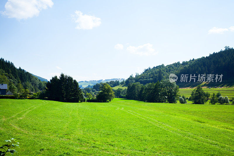 绍尔兰的山谷和夏季景观