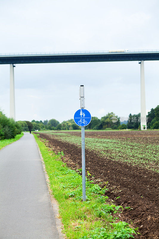 鲁尔路Ruhrtalbrücke附近