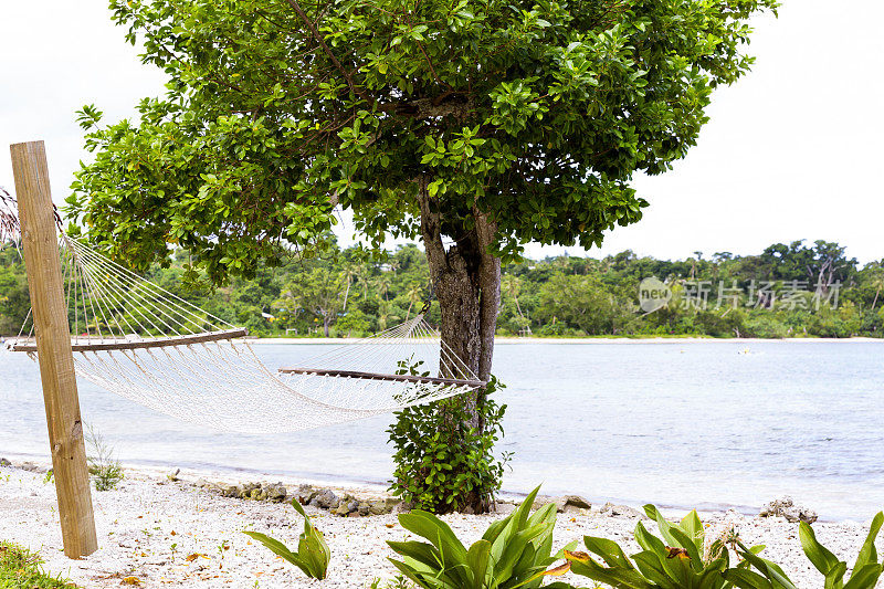瓦努阿图伊里基岛海滩上的吊床，复印处
