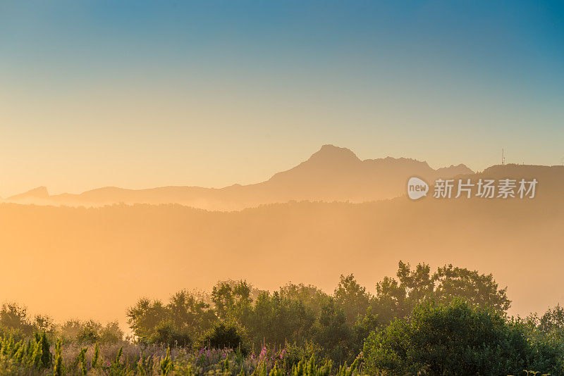 挪威，挪威罗浮敦群岛的日落风景