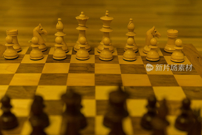 象棋的起始位置从黑棋的侧面看
