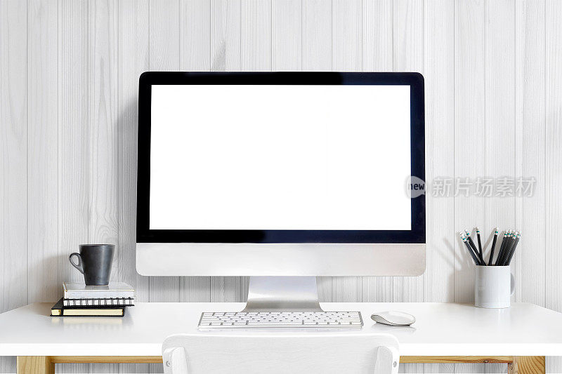 现代创意设计师的工作场所与桌面电脑在白色的桌子上。模型