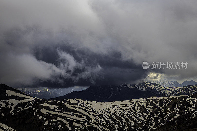 从山口Giao看从暴风雨，白云石，欧洲阿尔卑斯山，意大利