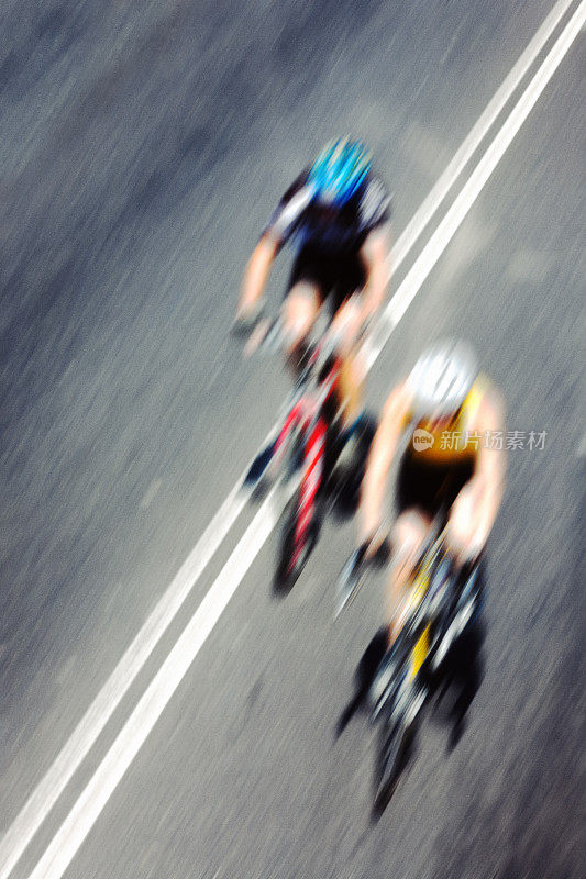骑自行车的人在速度与运动模糊