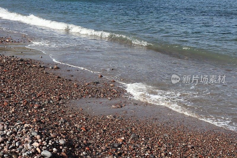 鹅卵石在海滨