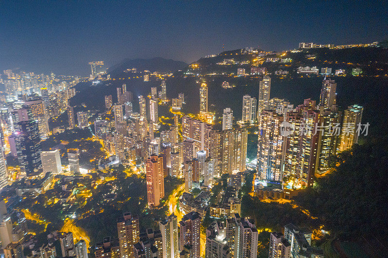 鸟瞰图的香港城市天际线和维多利亚港日落在中国