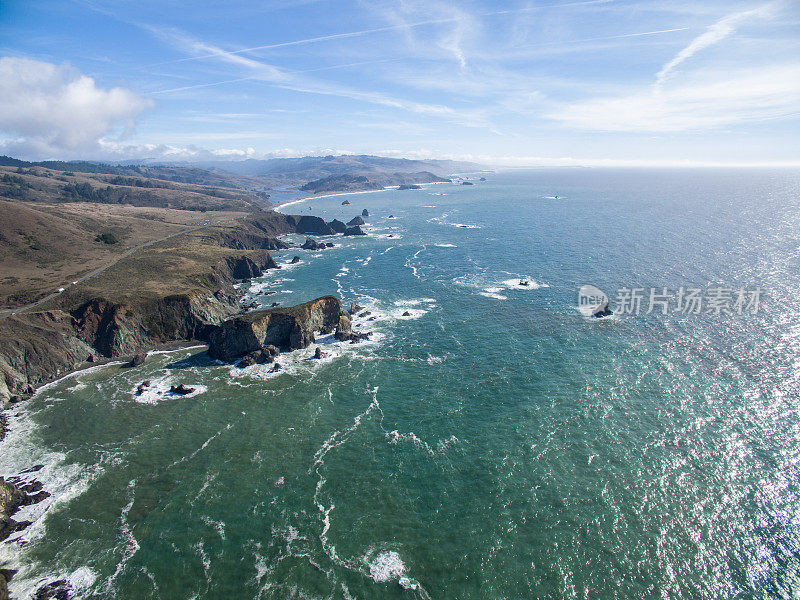 海岸无人机拍摄的太平洋海景:加利福尼亚北部