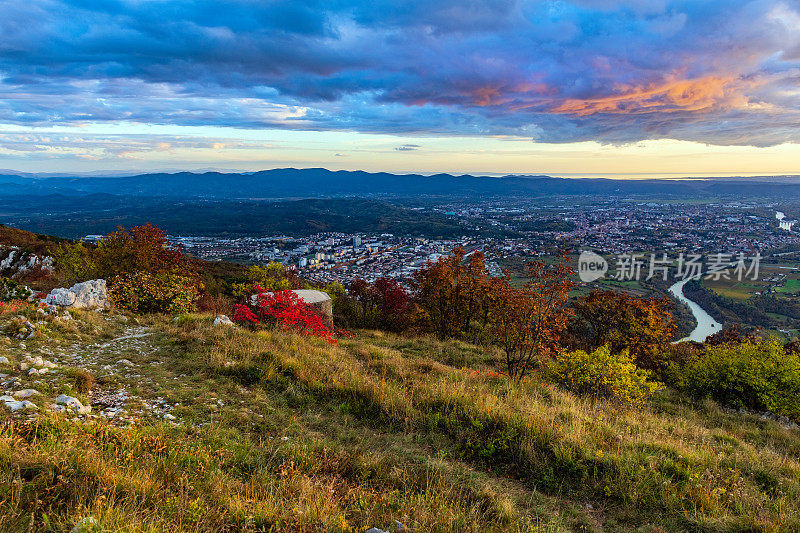 欧洲斯洛维尼亚Primorska的Sabotina秋天的新戈里察城