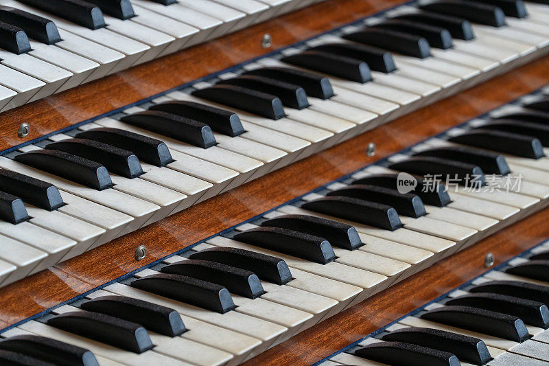 教堂风琴的键盘